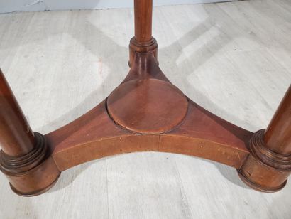null Empire-style GUERIDON
Solid mahogany and veneer, tripod base with columns joined...
