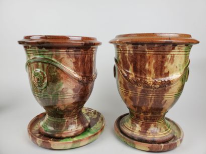 null ANDUZE BOISSET
Pair of terracotta vases with their bowls, green and brown marbled...