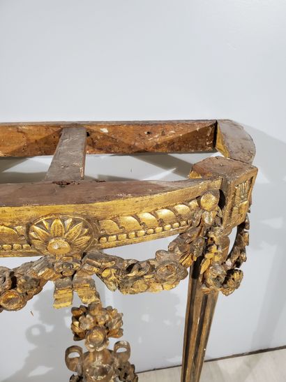 null Louis XVI style sconce CONSOLE in carved wood and gilded stucco, belt decorated...