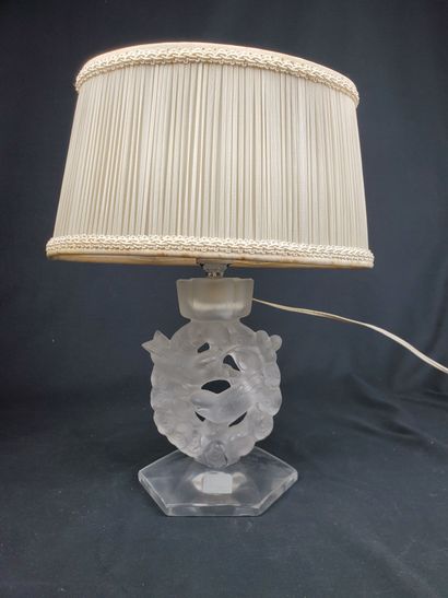 null LALIQUE France
Mésange" model
Pressed and partly frosted clear crystal lamp...