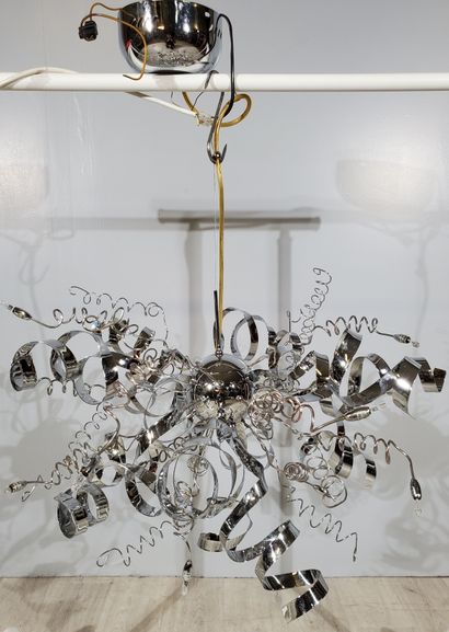 null HYTEK, Late 20th century design
Chrome-plated steel chandelier featuring a central...