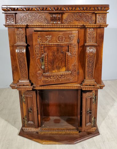 null WALNUT CRÉDENCE, 18th century
Fir-wood frame, opens with a flap with a key at...