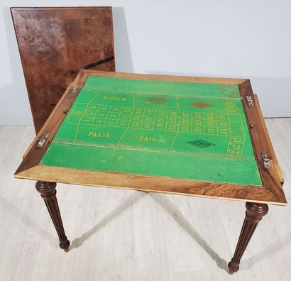 null Louis XVI-style GAME TABLE
Veneered in flamed mahogany, it is decorated with...