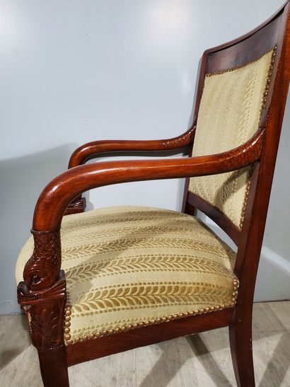 null PAIR OF Empire-style ARMCHAIRS
Solid mahogany, armrests with dolphin heads,...