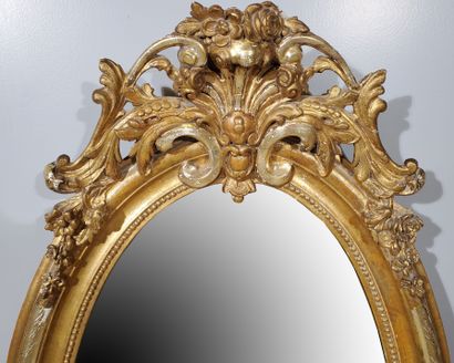 null Transition Style MIRROR
Oval-shaped, in wood and stucco with a gilded patina,...