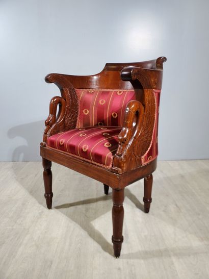 null Mahogany gondola-shaped desk armchair, reverse backrest, finely carved armrests...