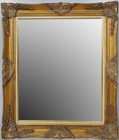 null Regency-style MIRROR
Rectangular, in wood and stucco with gilded patina and...