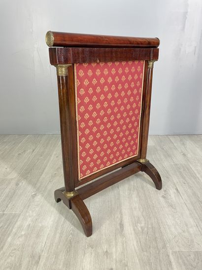 null Mahogany and mahogany veneer PARE-FEU, upholstered in red fabric with gilded...