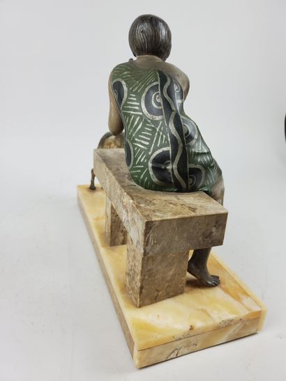 null Art Deco style, early 20th century
"Woman with greyhound
Regula subject on marble,...