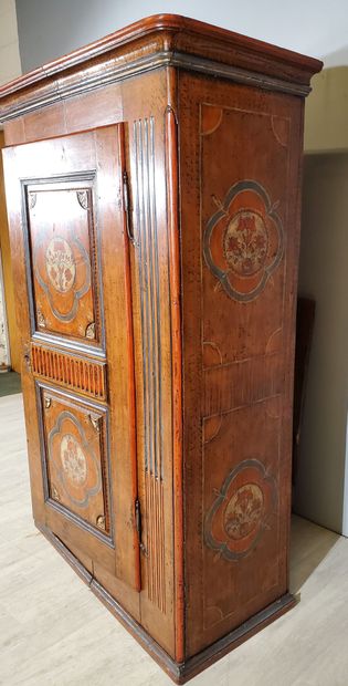 null ALSATIAN BONNETIÈRE 
Polychrome fir wood, opening with a panelled door decorated...