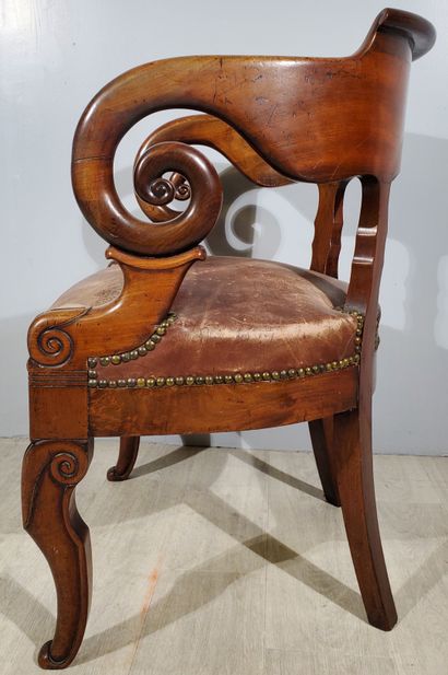 null Empire-style OFFICE CHAIR
Solid mahogany, curved openwork backrest, crook-shaped...