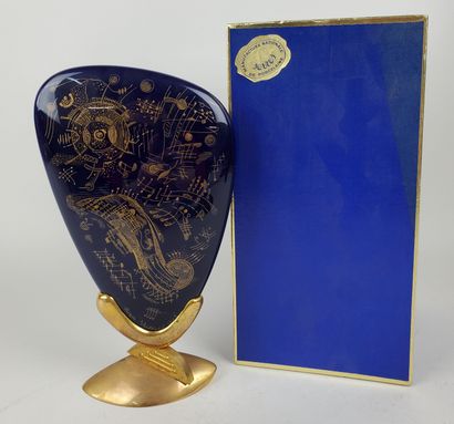 null Roger VIEILLARD (1907-1989) for Sèvres
"Composition
1973
Subject in blue porcelain...