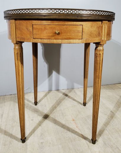 null Louis XVI style TABLE BOUILLOTTE 
Veneered in mahogany, it opens with two drawers...