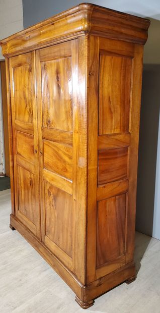 null Louis-Philippe style ARMOIRE
Solid cherry, spruce frame, opening with two panelled...
