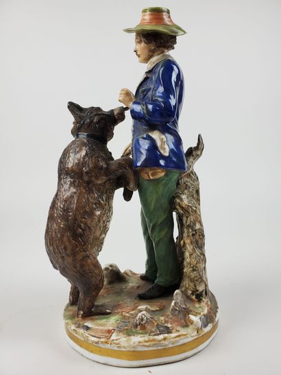 null Rudolstadt-Volkstedt, 20th century
"Man and Bear
Polychrome porcelain group
Blue...
