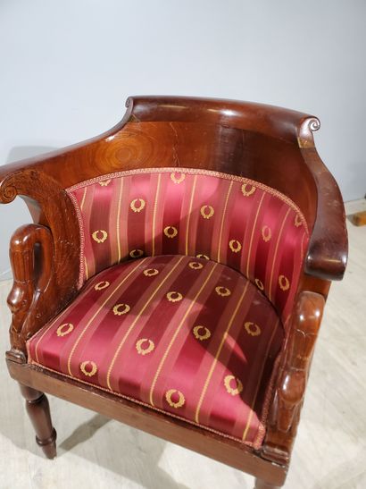 null Mahogany gondola-shaped desk armchair, reverse backrest, finely carved armrests...