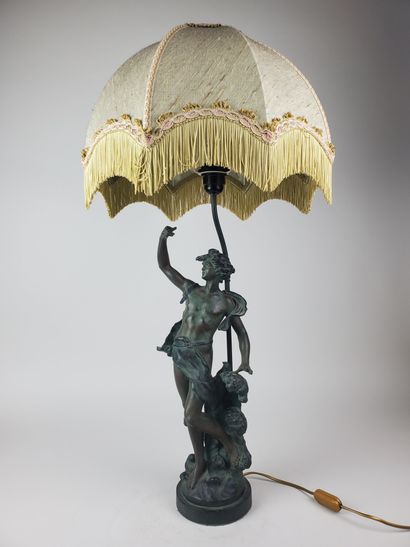 null Auguste MOREAU (1834-1917)
"Man with a wave"
Lamp base in patinated regula with...