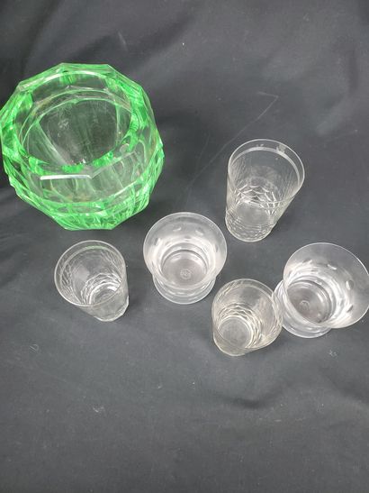 null crystal set including : 
- DAUM Nancy France: Vase with green-tinted cut sides,...