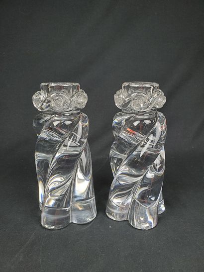 null BACCARAT France
Aladin" model
Pair of twisted translucent crystal candlesticks
Stamped...