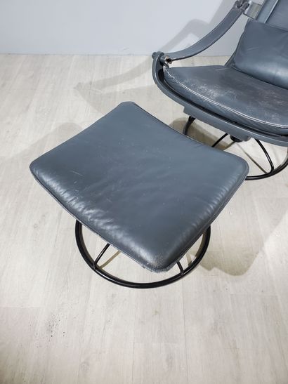 null Ake FRIBYTTER (1922-1988) and NELO MÖBEL Edition 
Swivel armchair in wood, gray-tinted...