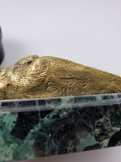 null Office accessories : 
- ESPIÉ (XXth)
"Sparrow"
Gilt bronze subject resting on...