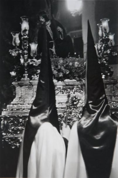 Anonyme Procession religieuse, Espagne, c.1950. Tirage d'époque sur papier argentique....