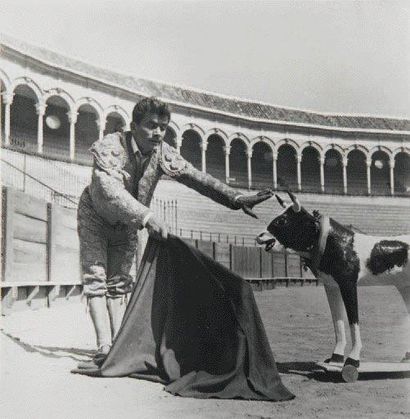 Georges H.LE BIHAN Scène de corrida insolite avec l'acteur Maurice Baquet, c.1950....