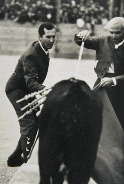 Dan BUDNICK (1933) Luis Miguel Dominguin dans l'arène, c.1960. 4 tirages d'époque...