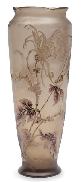 ÉMILE GALLÉ (1846-1904) Important vase de forme pansue à col chantourné. Epreuve...