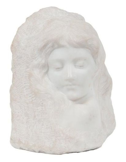 G. VERONA « Tête de femme symboliste » Buste en marbre blanc. Signé. H.: 24 cm.