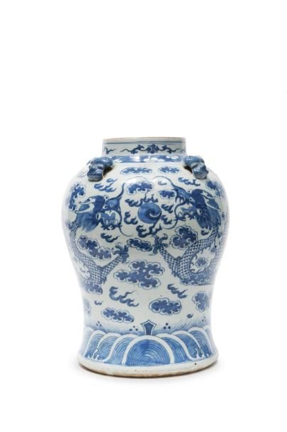 null Paire de potiches en porcelaine bleu blanc Chine, fin du XIXème siècle. A décor...