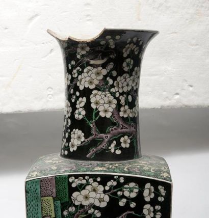 null Paire de grands vases en porcelaine de la famille noire Chine, XIXème siècle....