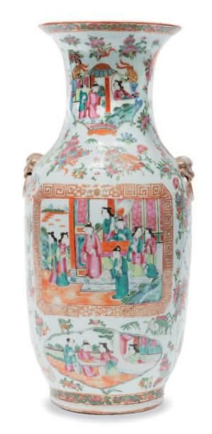 null Vase en porcelaine de la famille rose Chine, Canton, fin du XIXe siècle. Décoré...