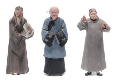 null Trois statuettes de personnages en plâtre peint Chine, fin du XIXème siècle....