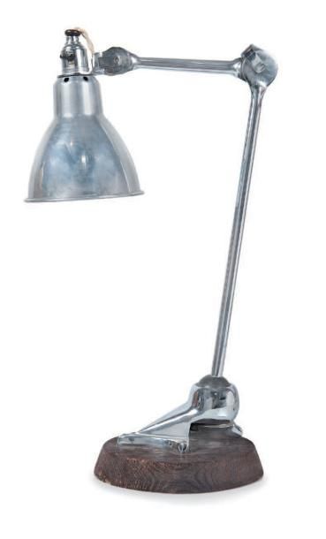 BERNARD-ALBIN GRAS (1886-1943) Lampe de table ajustable modèle n°202 en métal chromé...