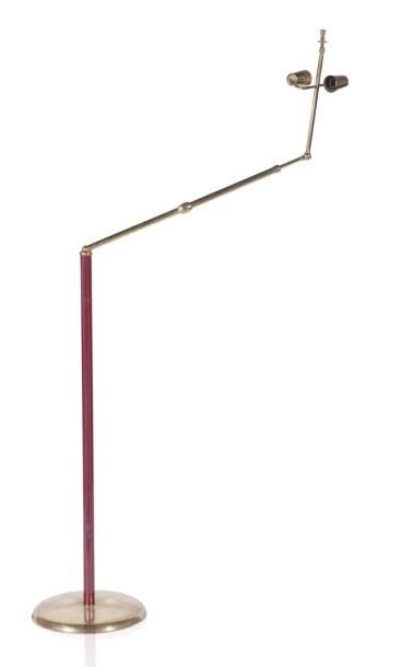 ARREDOLUCE Lampadaire à système. Laiton, métal. H.: 250 cm. Circa 1950