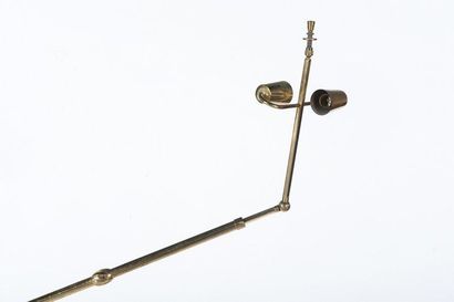 ARREDOLUCE Lampadaire à système. Laiton, métal. H.: 250 cm. Circa 1950