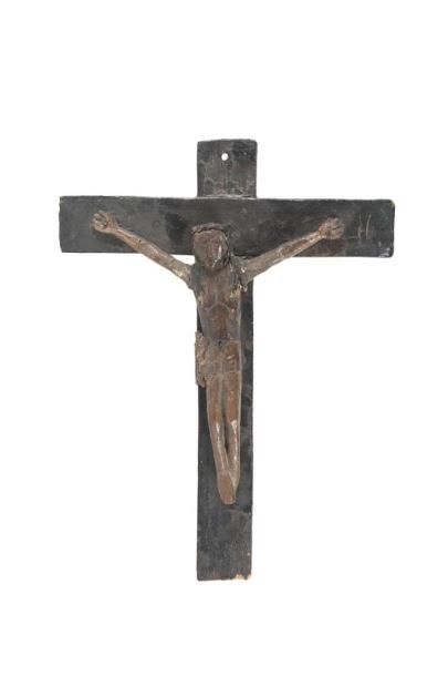 null Un important crucifix populaire simple et modeste. Bois. XVIIIème. 48 x 37 ...