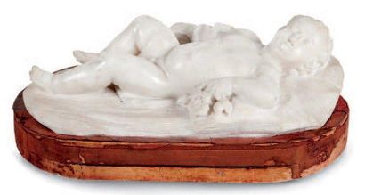 null Enfant endormi. Sculpture en marbre de Carrare. Italie XVIIème siècle. 46 x...