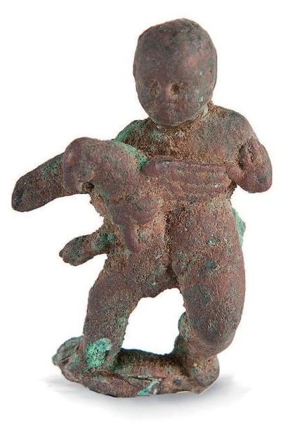 null JUPITER ENFANT En bronze à patine rouge et verte, représenté nu, debout sur...