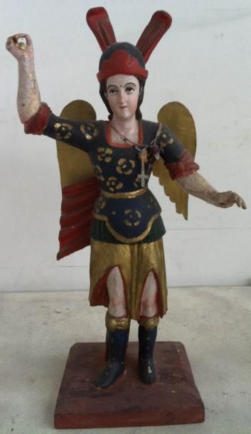 null Saint Michel en bois sculpté et polychrome. H: 55 cm
