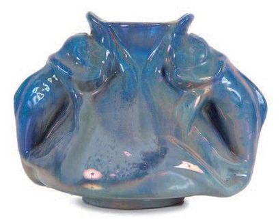 CYTÈRE (RAMBERVILLERS) Vase à décor de poissons stylisés en céramique irisée dans...