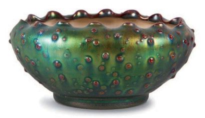 Jean-Baptiste GAZIELLO (1871-1957) Coupe ronde à bords polylobés en céramique irisée...
