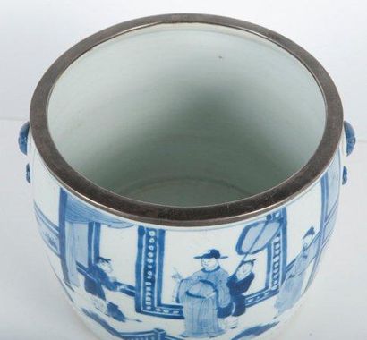 null Jardinière en porcelaine bleu blanc Chine, Dynastie Qing, époque Kangxi (1662-1722)....