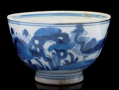 null Bol en porcelaine bleu blanc Chine, XVIIème, XVIIIème siècle. Le pourtour à...