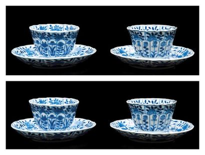 null Quatre tasses et sous tasses en porcelaine bleu blanc Chine, époque Kangxi (1662-1722)....