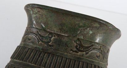 null Vase en bronze Zhi Chine, Dynastie Ming, XVème - XVIIème siècle. Dans le style...