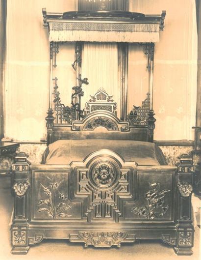 Gabriel VIARDOT (1830-1906) Importante chambre à coucher en bois teinté acajou à...