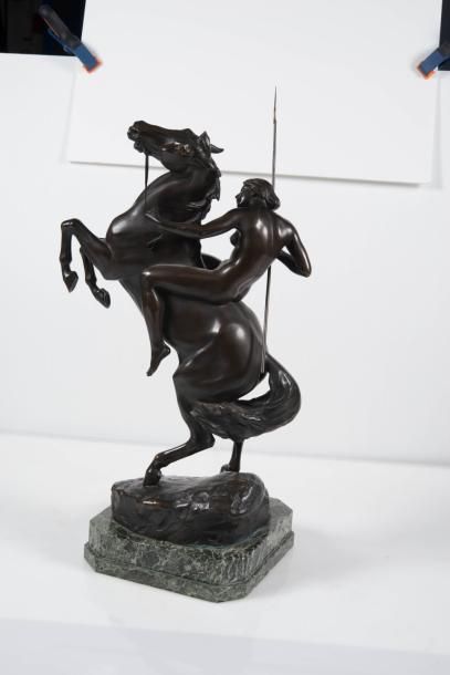 ERICH SCHMIDT-KESTNER (1877-1941) Amazone au cheval cabré. Bronze à patine brune...