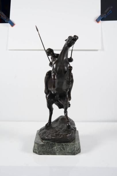 ERICH SCHMIDT-KESTNER (1877-1941) Amazone au cheval cabré. Bronze à patine brune...